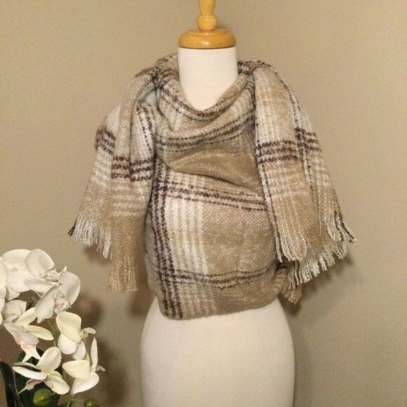 Charming Charlie Plaid Blanket Scarf Wrap - Picture 9 of 12
